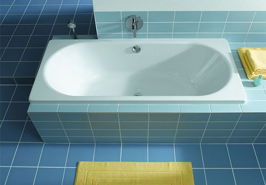 Следы герметика на ванной: как избавиться от пятен
