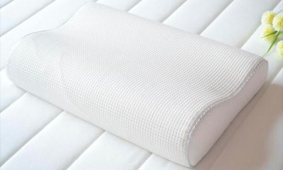 Стоит ли и как правильно стирать ортопедическую подушку вручную и в машинке?