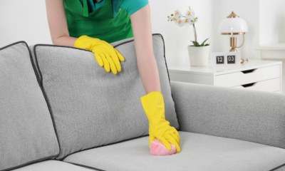 Пошаговая инструкция, как почистить диван «Ванишем» и не испортить обивку